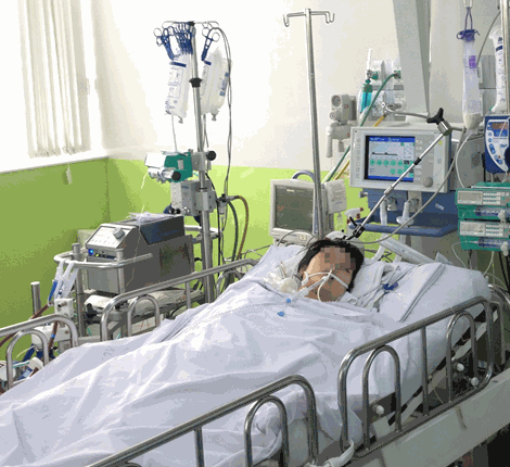 Một bệnh nhân được bệnh viện Chợ Rẫy cứu sống nhờ áp dụng kỹ thuật ECMO. Ảnh: Duy Tính.