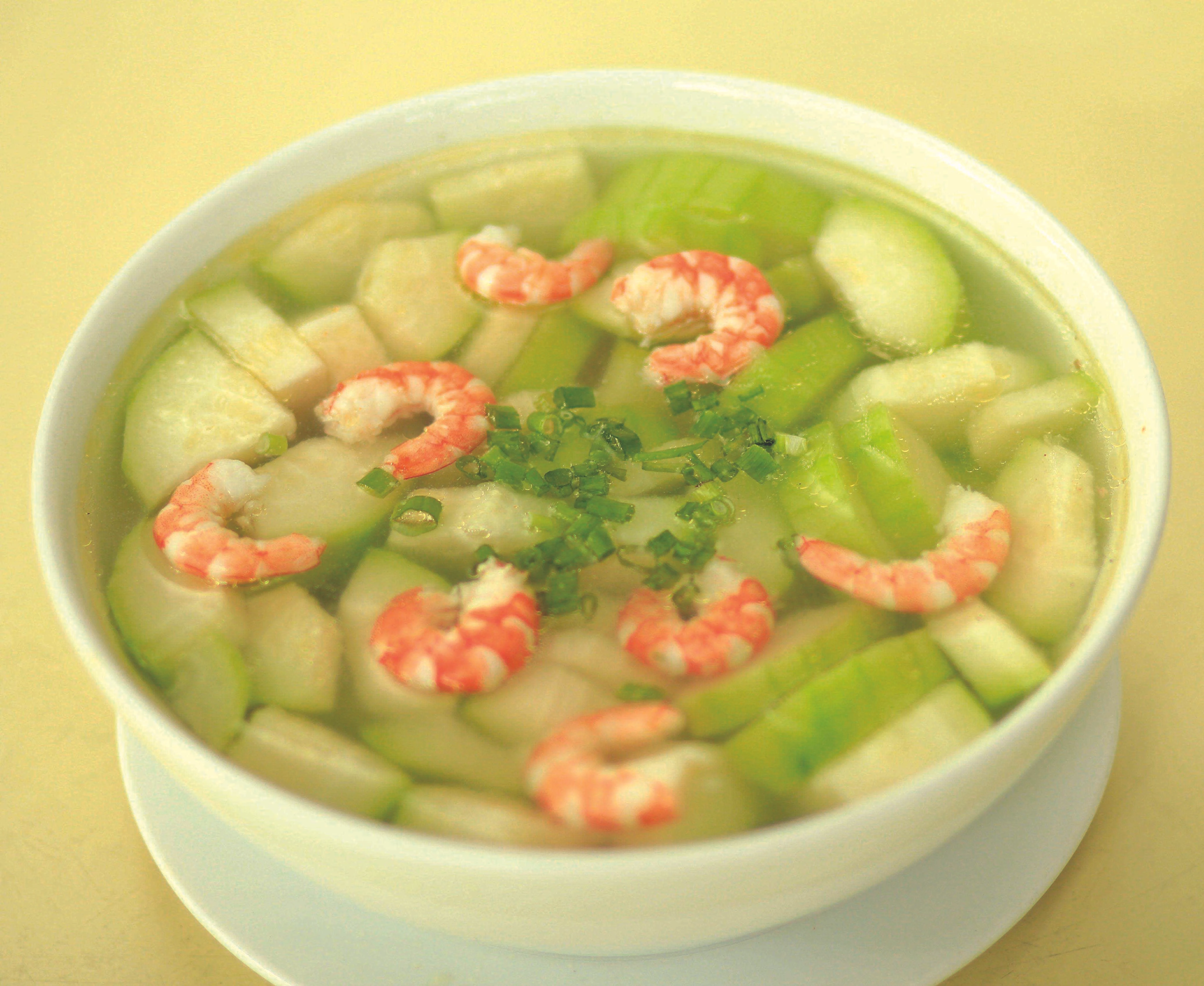 Trổ tài nấu canh bí đao tôm nõn giải nhiệt ngày nắng