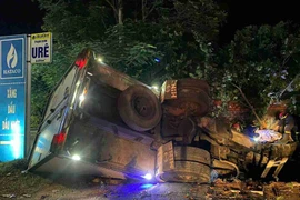 Lực lượng chức năng Đắk Lắk cứu hộ thành công tài xế mắc kẹt trong cabin