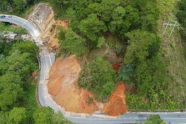 Sạt lở đèo D’ran, Lâm Đồng phong tỏa toàn tuyến để ứng phó