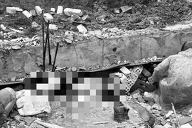 Công an điều tra vụ sập tường rào khiến 5 người thương vong