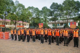 Cảnh sát cơ động Đắk Lắk xuất quân hỗ trợ nhân dân phòng chống bão Kalmaegi