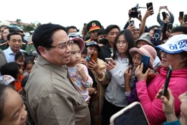 Thủ tướng thăm hỏi người dân vùng rốn lũ Đắk Lắk, yêu cầu khắc phục nhanh hơn