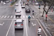 Camera AI phát hiện 23 trường hợp vượt đèn đỏ trên phố Phạm Văn Bạch, Hà Nội