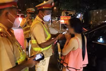 CSGT xử lý 23 phụ nữ điều khiển xe máy vi phạm nồng độ cồn