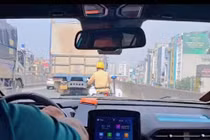 CSGT Hà Nội mở đường hỗ trợ sản phụ đến bệnh viện an toàn