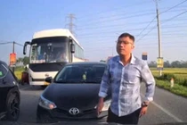 Cảnh sát giao thông Bắc Ninh xử lý ô tô lấn làn ngược chiều 