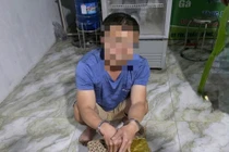 Kiểm tra người đàn ông nghi vấn, Công an phát hiện 7,3 kg pháo nổ 