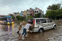 Bão số 11 Matmo gây mưa lớn, nhiều nơi ở Bắc Ninh ngập nặng