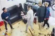 Khởi tố nhóm đối tượng dùng súng đe dọa, đánh con nợ ở Hưng Yên