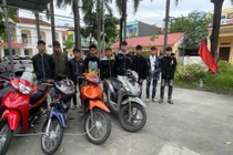 Bắt nhóm 'quái xế' mang hung khí lạng lách trên đường Bắc Ninh