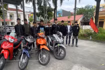 Bắt nhóm 'quái xế' mang hung khí lạng lách trên đường Bắc Ninh