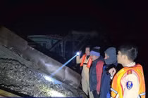 Bắc Ninh bắt giữ 2 tàu hút cát trái phép trên sông Lục Nam