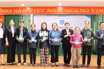 Bắc Ninh tặng thẻ bảo BHYT cho người dân có hoàn cảnh khó khăn