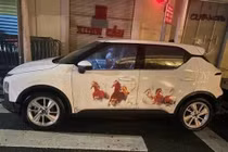 Khởi tố gã đàn ông đi ô tô, lừa tiền của nhiều shipper