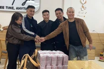 Ba người dân Bắc Ninh phát hiện bao tải chứa 1 tỷ trên đường