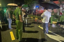 Mâu thuẫn tình ái, chồng đâm chết vợ và hai người đàn ông