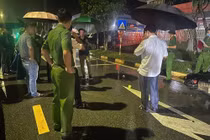 Mâu thuẫn tình ái, chồng đâm chết vợ và hai người đàn ông