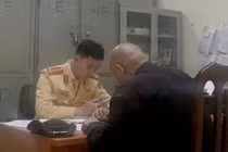 Phạt xe khách chạy vào làn dừng xe khẩn cấp trên đường Vành đai 3