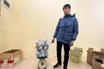 Công an bắt giữ nam thanh niên mang 29 quả pháo nổ đi bán