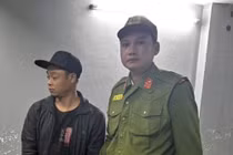 Bắt giữ tên ‘đạo chích’ khi đang dắt xe máy vào quán Internet