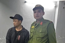 Bắt giữ tên ‘đạo chích’ khi đang dắt xe máy vào quán Internet