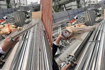 Giả làm công nhân vào KCN Nam Sơn - Hạp Lĩnh trộm 1.600 thanh ray nhôm