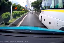 Từ phản ánh của người dân, xử phạt ô tô vượt nguy hiểm ở Khánh Hòa 