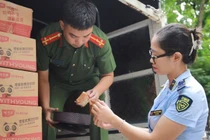 Hà Nội phát hiện xe chở 2.500 chiếc bánh Trung thu nhập lậu