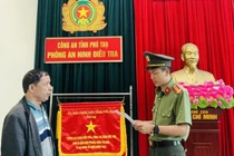 Khởi tố người đàn ông say rượu, dùng dao quân dụng chém hàng xóm