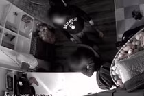 Vụ bé trai kêu cứu khi sống cùng mẹ kế, người thân nói gì?