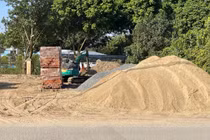 Bãi tập kết vật liệu xây dựng nhếch nhác, ô nhiễm tràn lan ở Tây Tựu giờ ra sao?