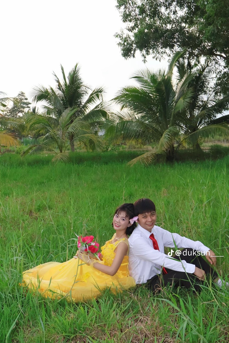 Nhiều bình luận khẳng định, đây là “ảnh cưới có đầu tư nhất trong các bộ ảnh ‘tưởng là cho vui’” từng thấy trên TikTok. bemeo-1.jpg