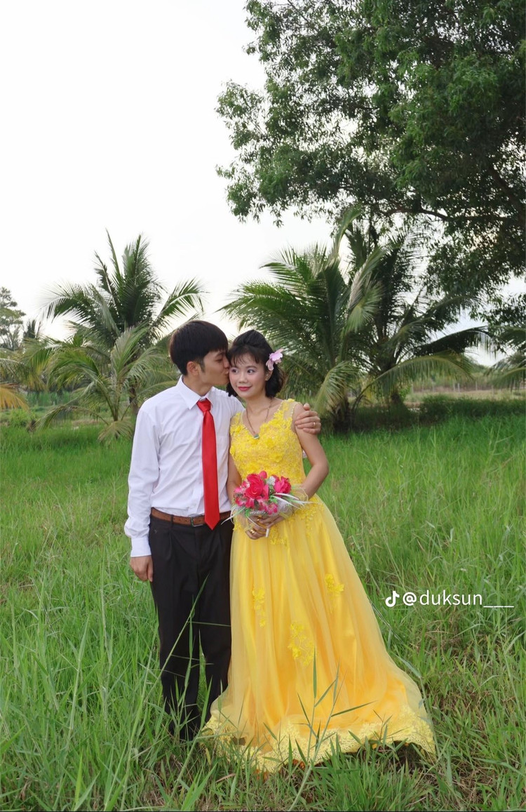 Trong thời đại ảnh cưới studio lộng lẫy đang dần bão hòa, Thảo Da Ua chọn đường đi ngược dòng, trở thành điểm nhấn độc lạ. bemeo-4.jpg