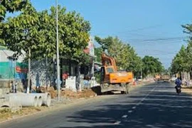 Đấu thầu lát vỉa hè tại Định Quán: Hai nhà thầu đối đầu sát nút về giá