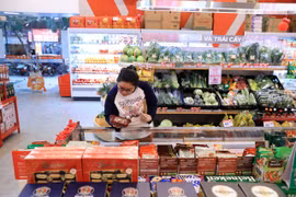 Mở siêu thị nhỏ trong chợ truyền thống lớn, giảm giá hàng Việt vào cuối tuần