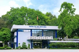 ĐH Bách Khoa TP.HCM: Nhà thầu giá thấp hơn nửa tỷ vẫn bị loại?