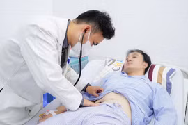 Ngộ độc liên tiếp xảy ra tại TP HCM: Bác sĩ chỉ ra 2 nguồn lây chính 