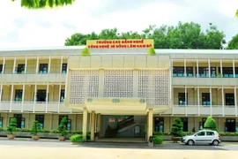 Gói thầu tại CĐ Nông lâm Nam Bộ: Vì sao nhà thầu duy nhất "về đích"? 