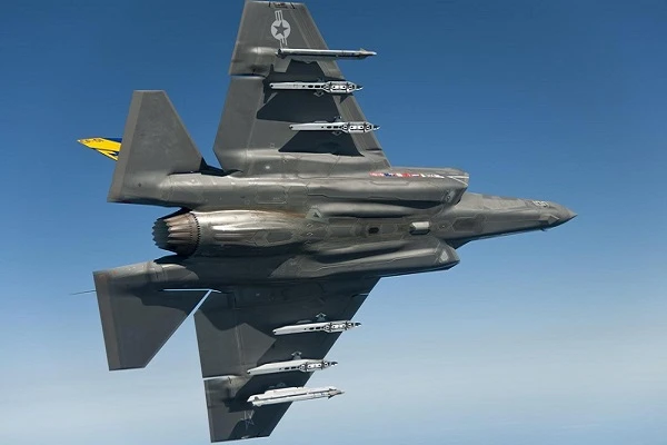 F-35 chế độ quái thú mang được lượng vũ khí "ăn đứt" Su-57 của Nga
