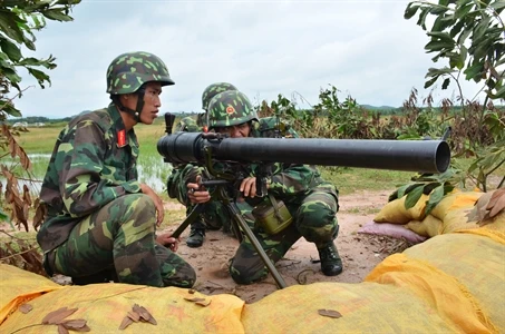 Mục kích chiến sĩ Trung đoàn 429 dùng DKZ tập bắn đạn thật