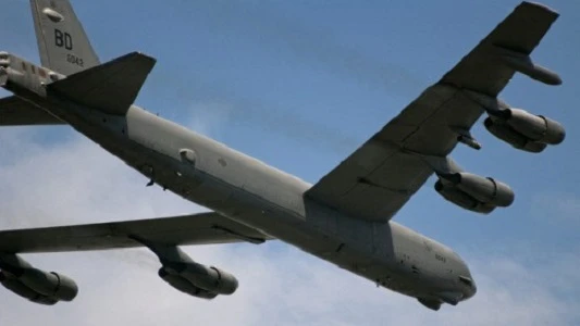 Máy bay B-52 Mỹ nghi rơi cửa sổ khi tập trận thị uy trước Nga