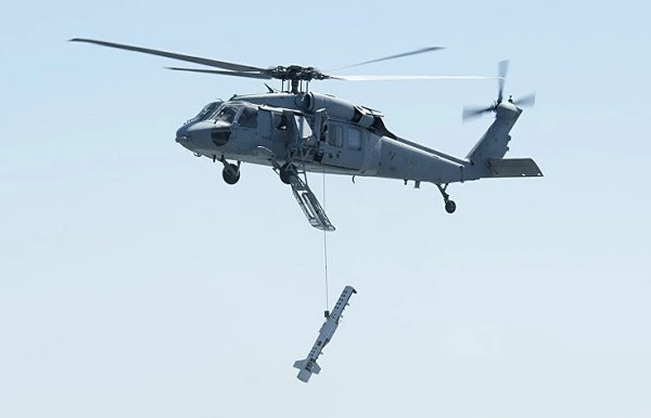 Trực thăng hải quân Mỹ đánh rơi hệ thống rà phá thủy lôi đắt tiền