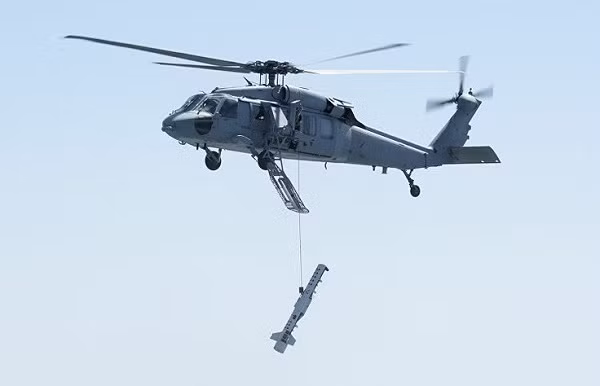 Trực thăng hải quân Mỹ đánh rơi hệ thống rà phá thủy lôi đắt tiền
