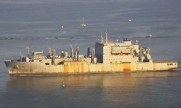 Tàu tiếp vận USNS Washington Chambers của Mỹ như một "đống rỉ sắt di động" 