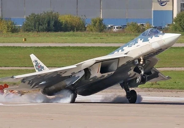 Tiêm kích F-35 sẽ "vượt mặt" Su-57 của Nga trong vài năm tới? 