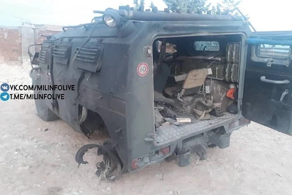 Cận cảnh xe quân cảnh Nga tanh bành vì trúng bom cài ở Syria