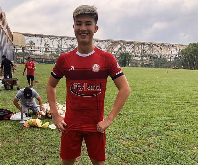 Cầu thủ Việt kiều Australia 16 tuổi 'gây thương nhớ' cho fan nữ