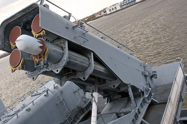 Nóng: Mỹ điều động muôn vàn vũ khí cực mạnh áp sát lãnh hải Iran