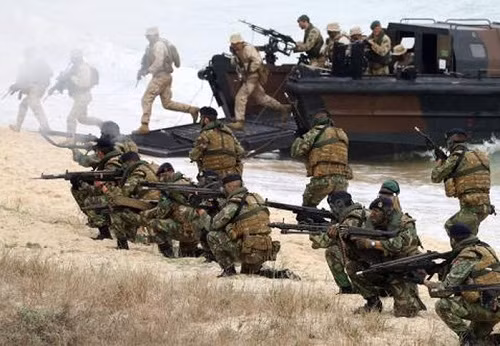 NATO tăng cường tập trận, tướng lĩnh Nga như "ngồi trên đống lửa"?